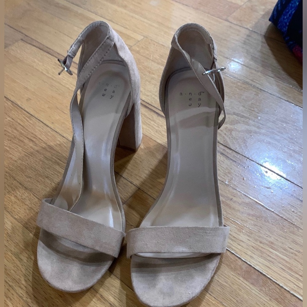 Chunky open toe pump heels- tan suede (us 9)